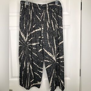 Beautiful DKNY Black/Gray/White Pants - XL - Very stylish and sleek!